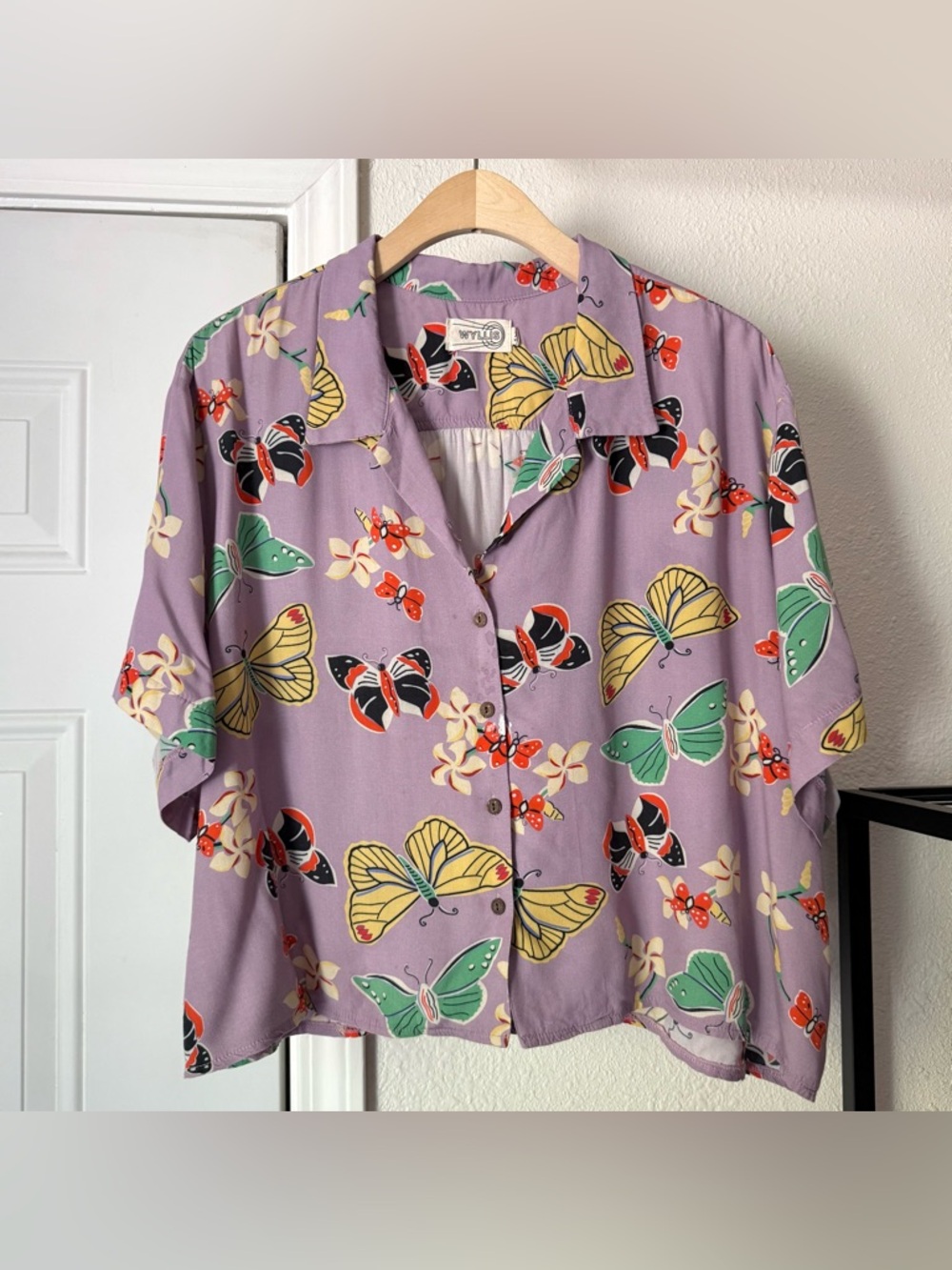 WYLLIS lavender lilac floral butterfly rayon boxy cropped button‎ up shirt